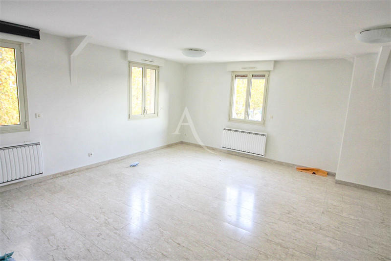 Immeuble - 8 pièces