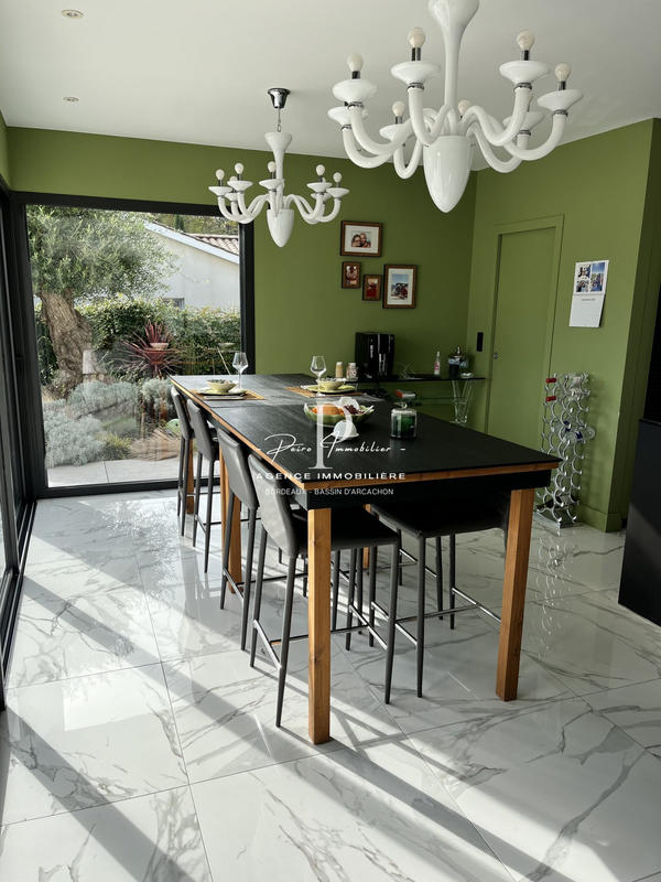 Maison contemporaine - 250 m² - 6 pièces