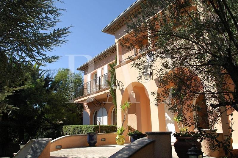 Villa - 750 m² - 10 pièces