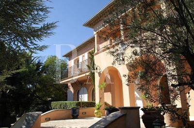 Villa - 750 m² - 10 pièces