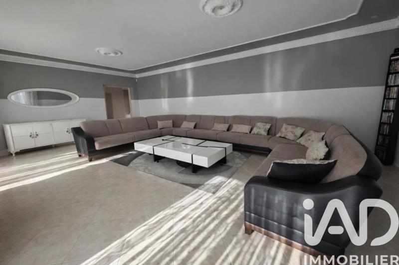 Maison - 219 m² - 6 pièces