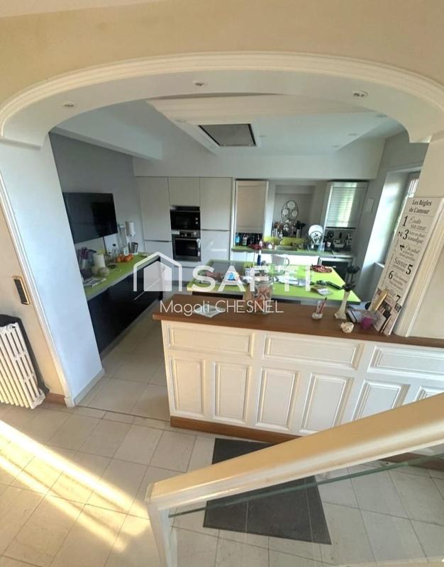 Maison - 195 m² - 9 pièces