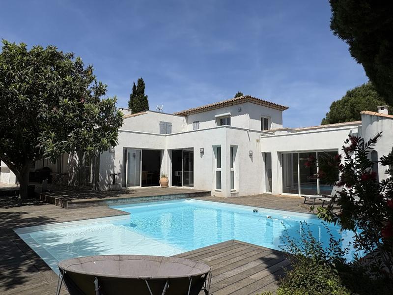 Maison - 250 m² - 6 pièces