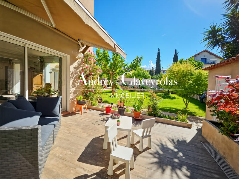 Maison - 330 m² - 5 pièces