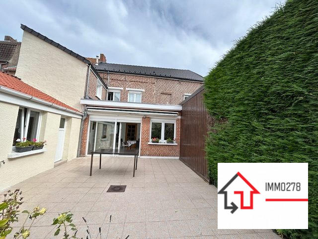 Maison - 232 m² - 7 pièces