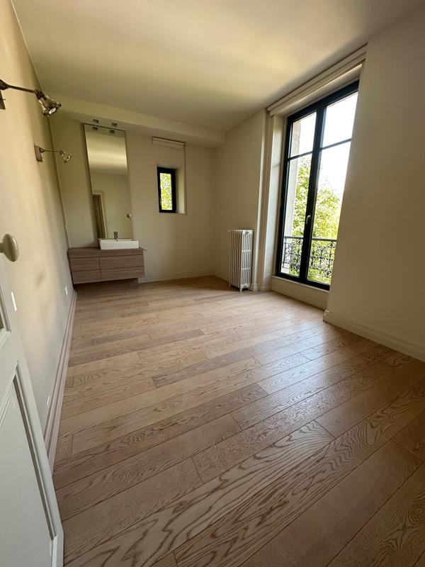 Maison - 370 m² - 11 pièces