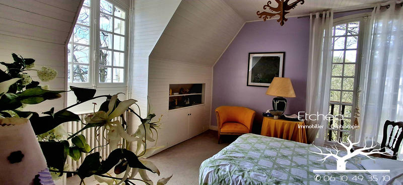 Maison - 248 m² - 8 pièces