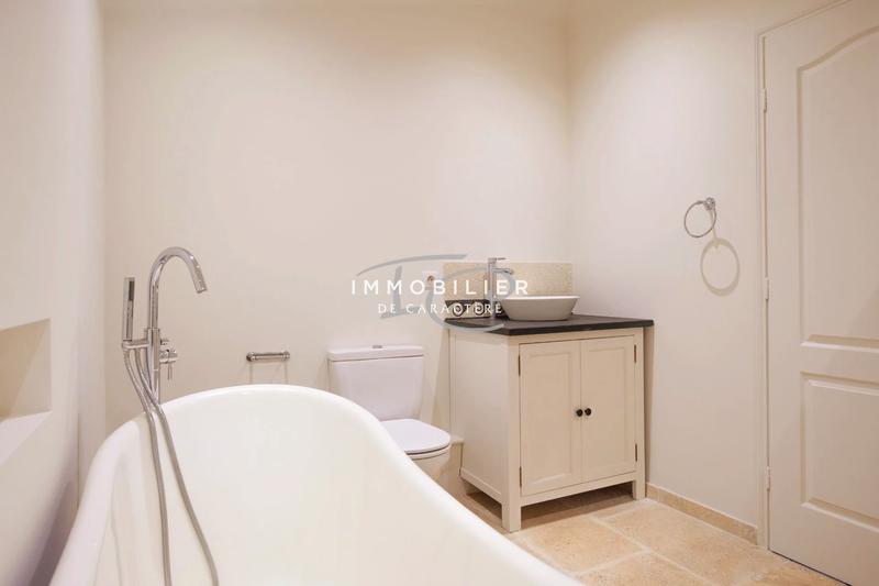 Maison - 225 m² - 8 pièces