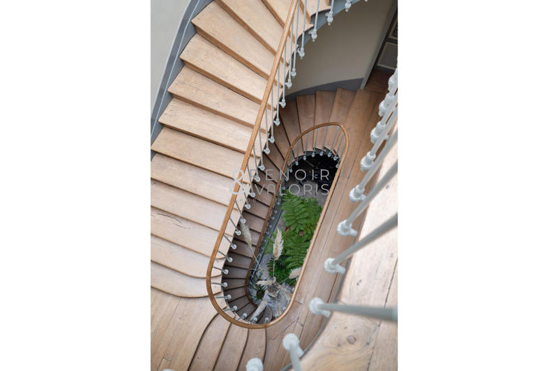 Appartement - 196 m² - 6 pièces