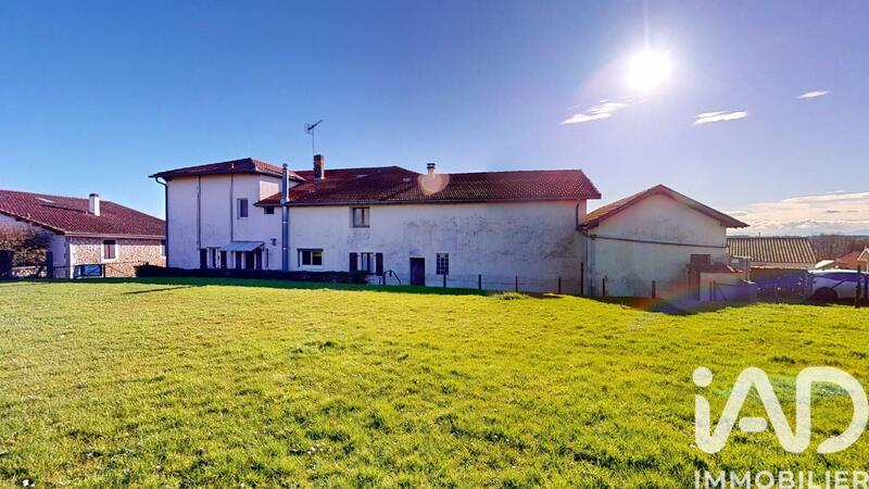 Maison - 216 m² - 10 pièces