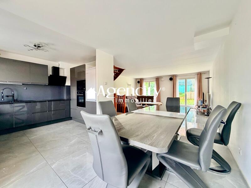 Maison - 90 m² - 5 pièces