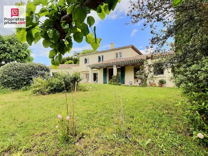 Maison - 217 m² - 7 pièces