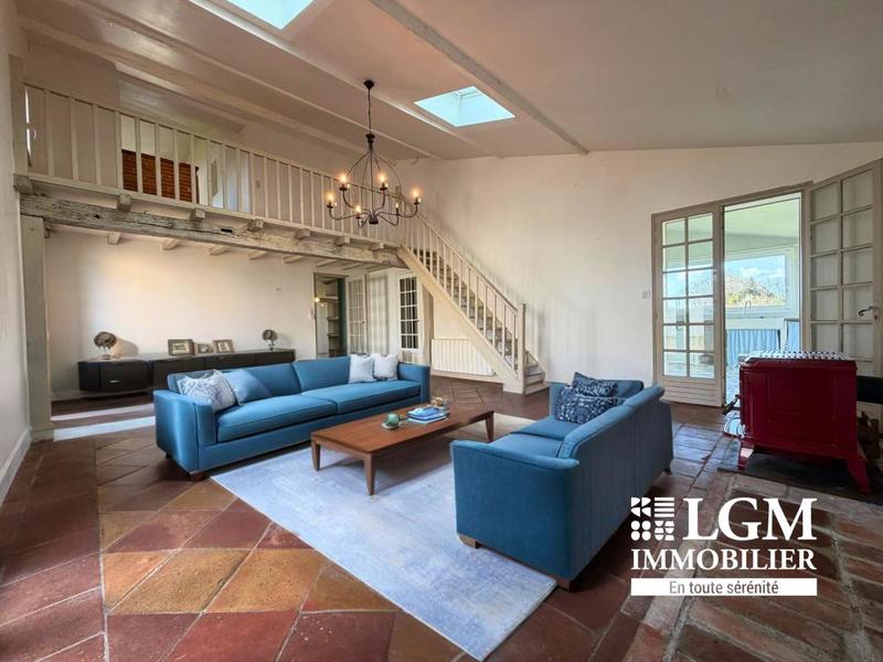 Maison - 242 m² - 5 pièces