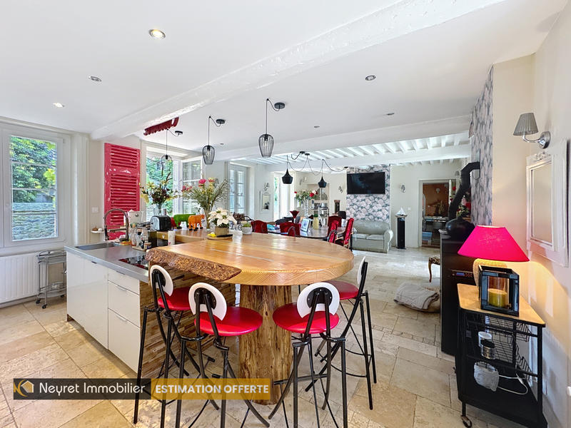 Maison - 300 m² - 10 pièces