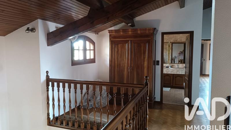 Maison - 231 m² - 7 pièces