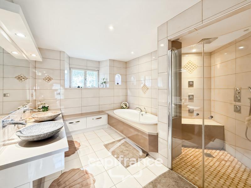 Maison en pierre - 375 m² - 10 pièces