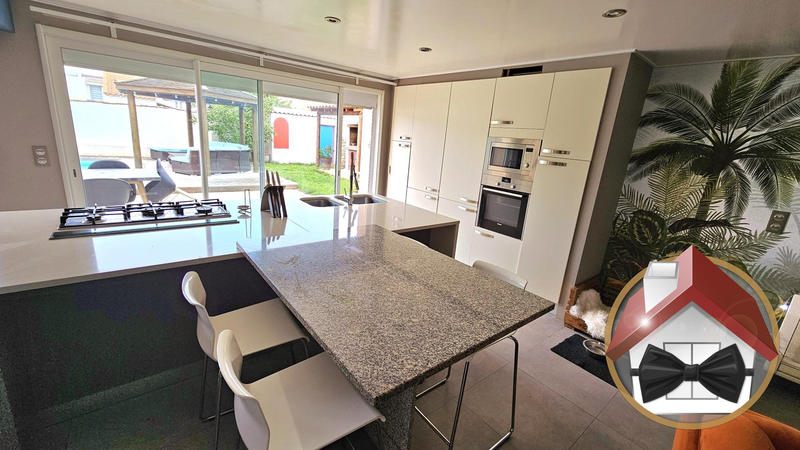 Maison - 206 m² - 5 pièces