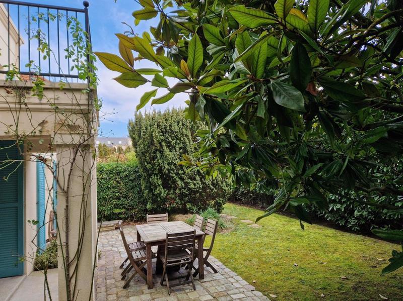 Maison - 233 m² - 10 pièces