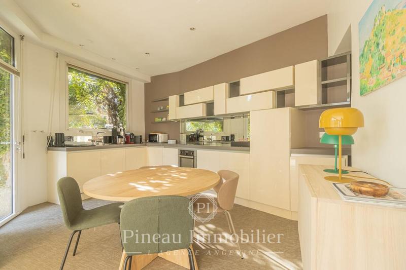 Maison - 324 m² - 10 pièces