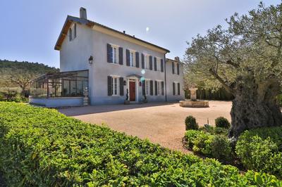 Maison - 281 m² - 11 pièces