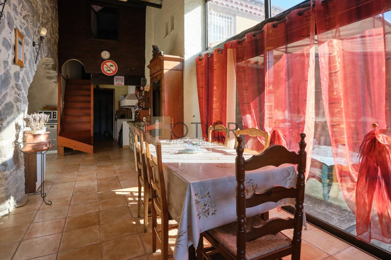 Maison - 240 m² - 8 pièces