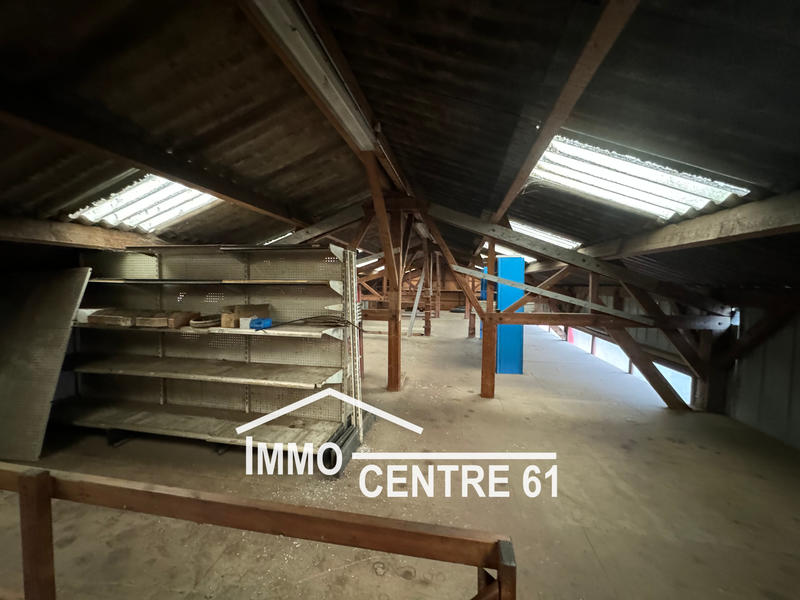 Maison - 1 300 m² - 6 pièces