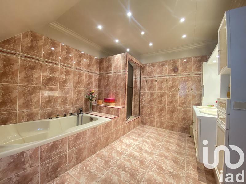 Maison - 200 m² - 8 pièces