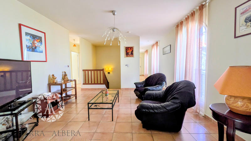 Propriété - 330 m² - 6 pièces