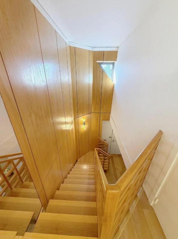 Maison - 235 m² - 7 pièces