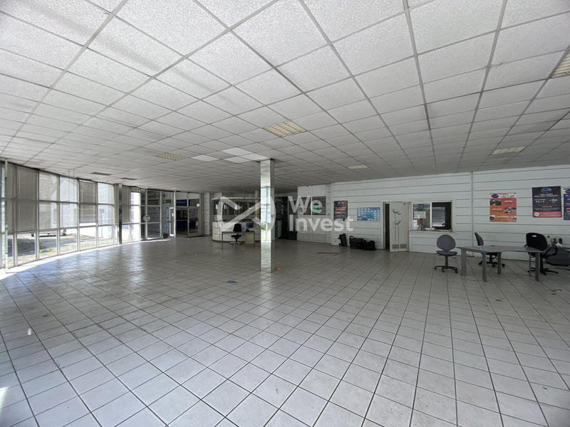 Local commercial - 1 900 m²