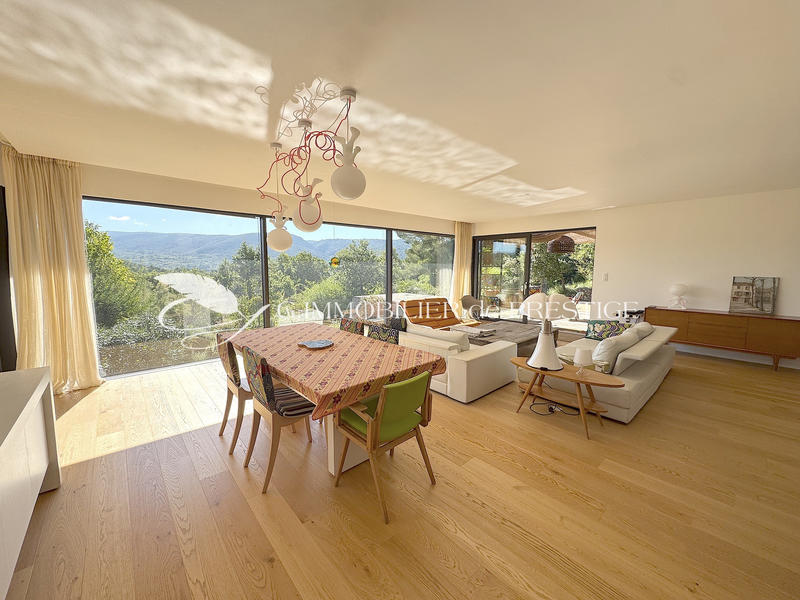 Villa - 200 m² - 5 pièces