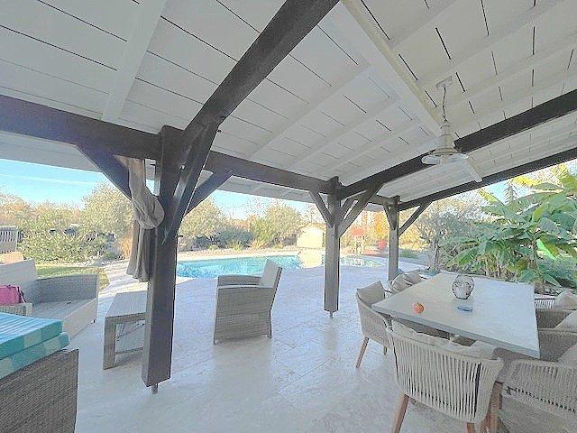 Maison - 222 m² - 10 pièces