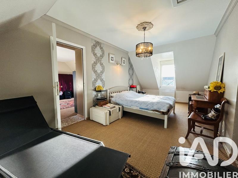 Maison - 180 m² - 8 pièces