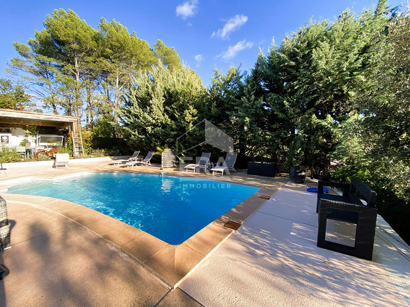 Maison - 234 m² - 7 pièces