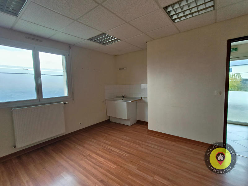 Local d'activité / Entrepôt - 118 m²