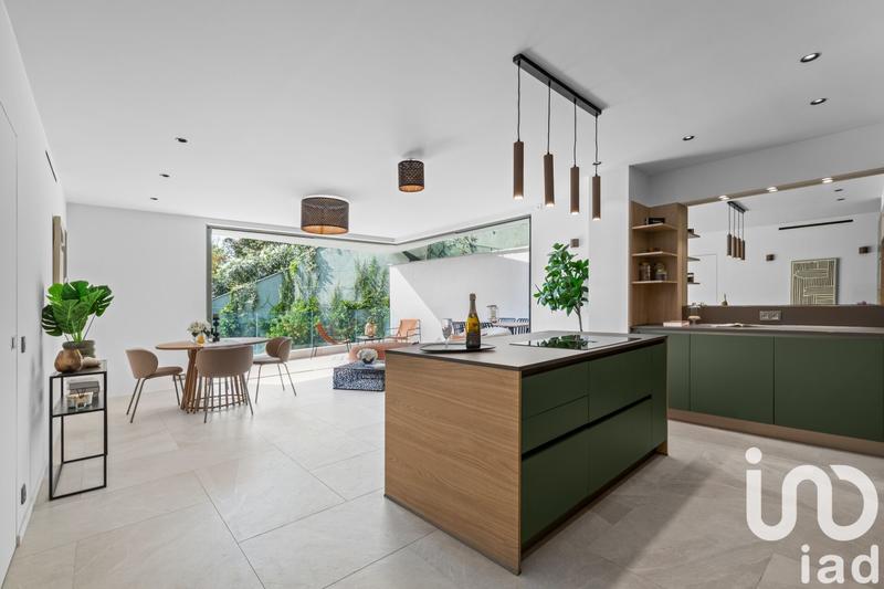 Appartement - 99 m² - 4 pièces