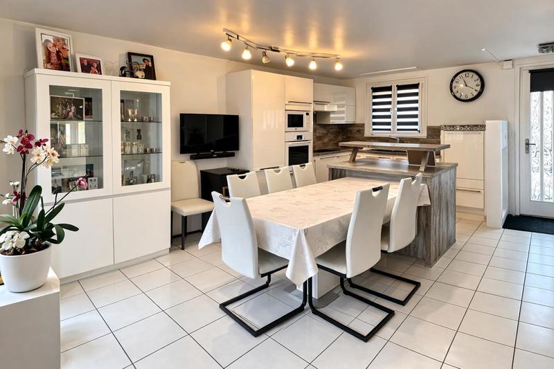 Maison - 99 m² - 5 pièces