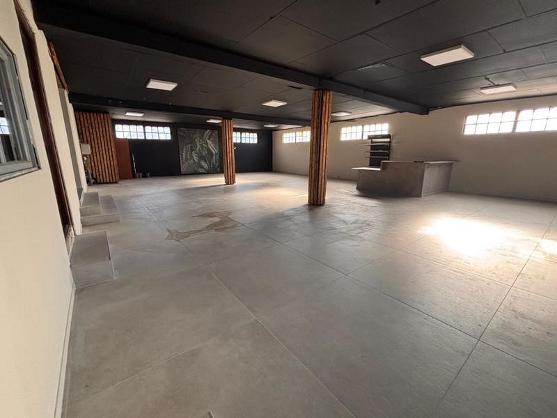 Local commercial - 714 m²