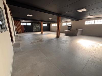 Local commercial - 714 m²