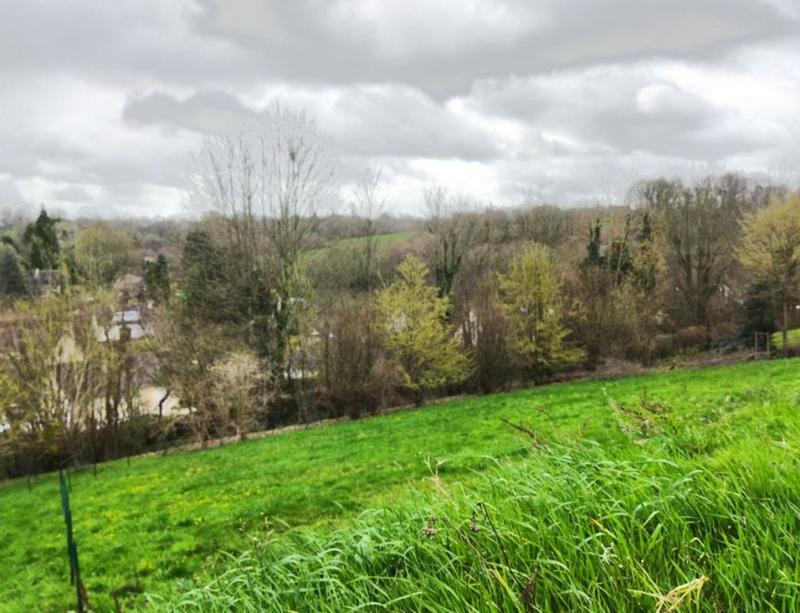 Terrain constructible - 1 055 m²