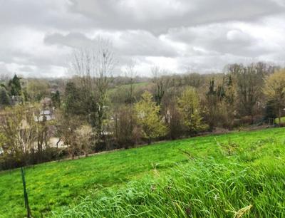 Terrain constructible - 1 055 m²