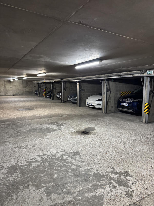 Parking / Garage - 12 m²