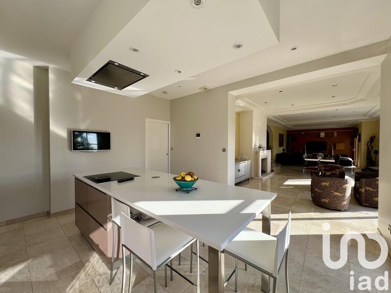 Maison - 296 m² - 8 pièces