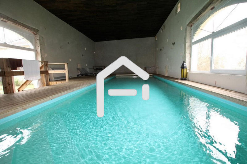 Maison - 943 m² - 24 pièces