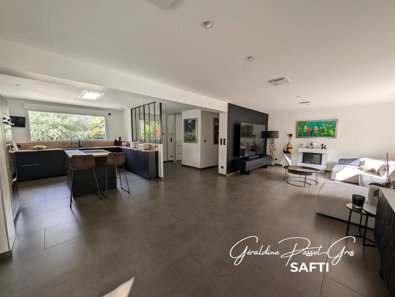 Maison - 200 m² - 6 pièces