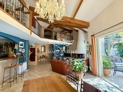 Maison traditionnelle - 182 m² - 7 pièces