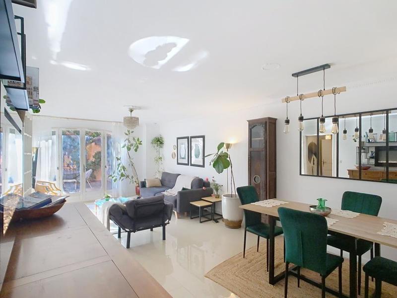 Villa - 261 m² - 8 pièces