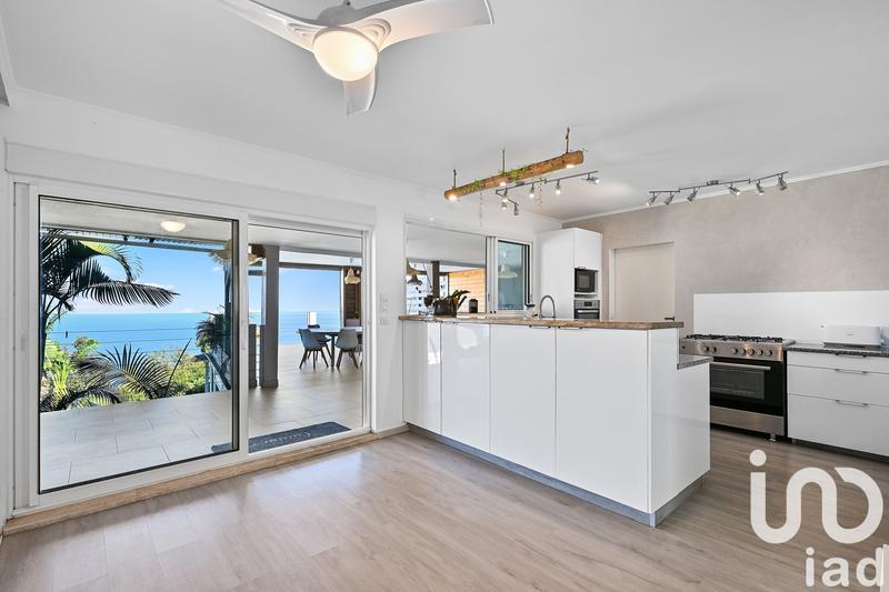 Maison - 215 m² - 9 pièces