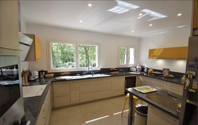 Maison - 250 m² - 7 pièces