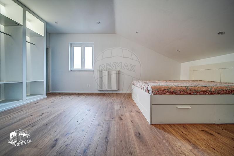 Maison - 275 m² - 8 pièces